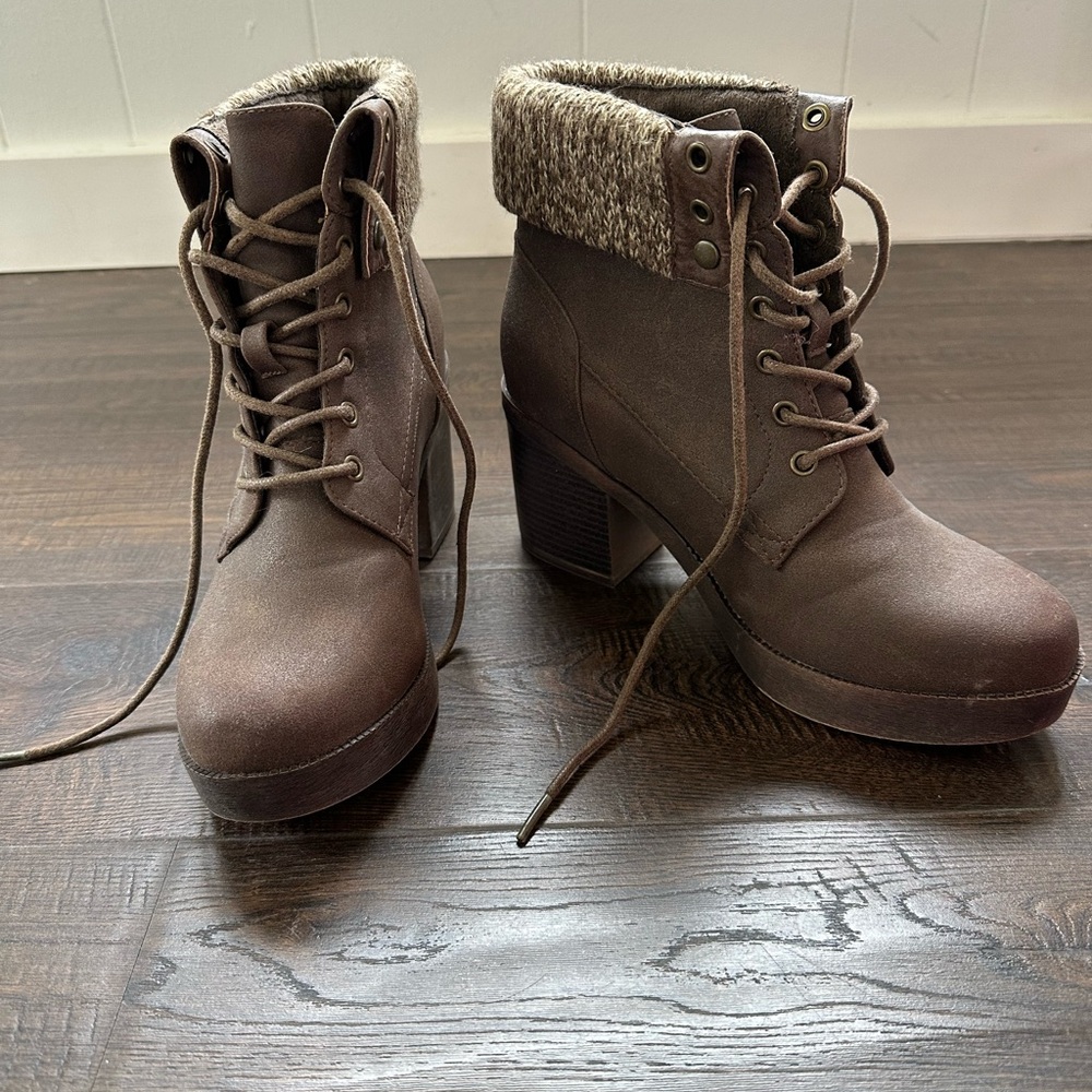 Women's Brown Lace-Up Ankle Boots